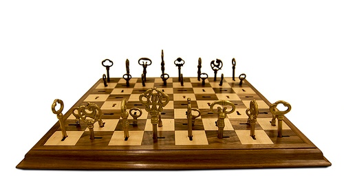 skeleton-key-chess-set-dave-pickett-main